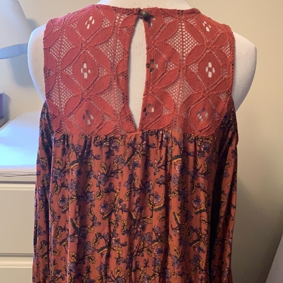 Xhilaration cold shoulder top, floral and lace - Picture 6 of 12